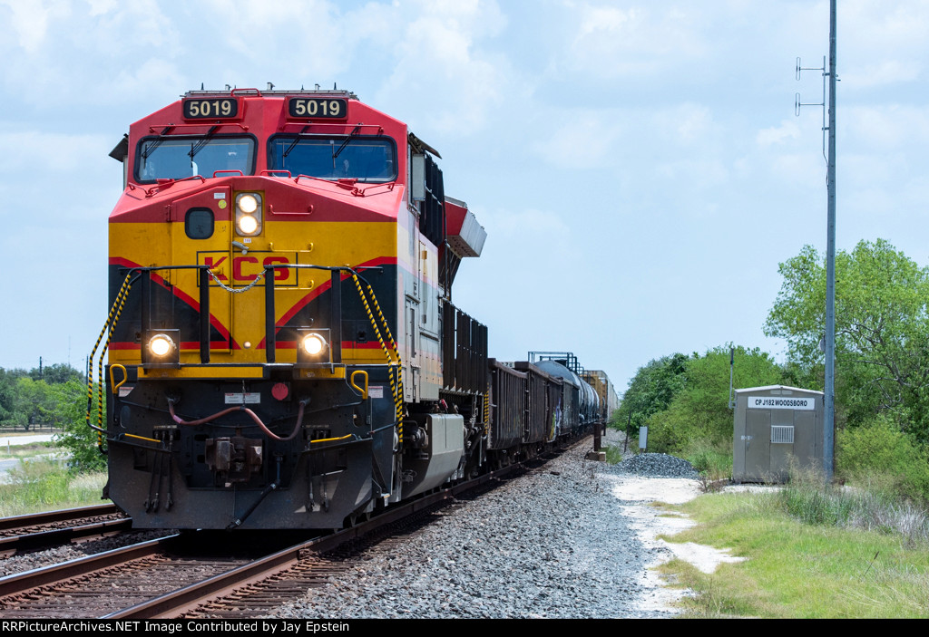 KCS 5019 roars west at CP J182